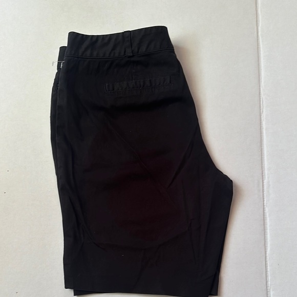 Michael Kors Black City Shorts with Zipper Pockets - Size 6 - Picture 9 of 16